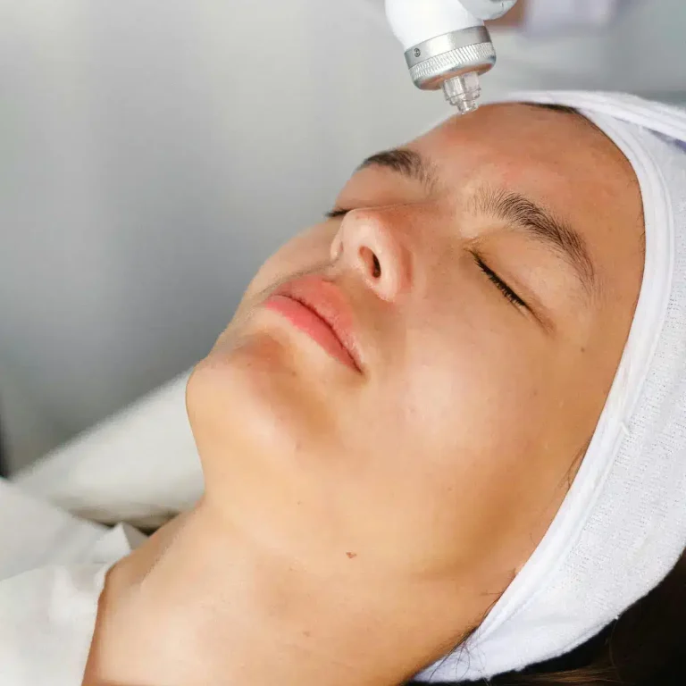 viso effettuando trattamento laser